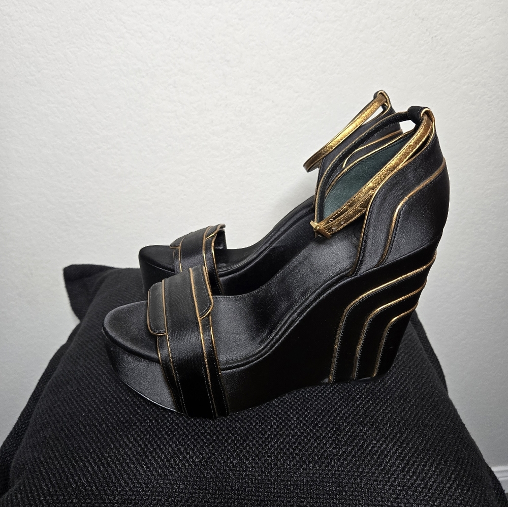 Tory Burch Black and Gold Wedges